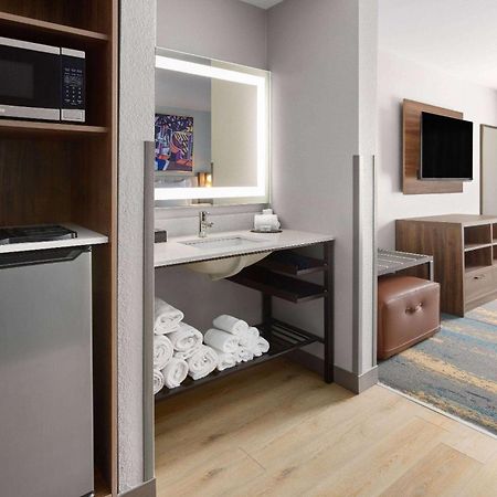 La Quinta Inn & Suites By Wyndham Memphis I-240 Extérieur photo