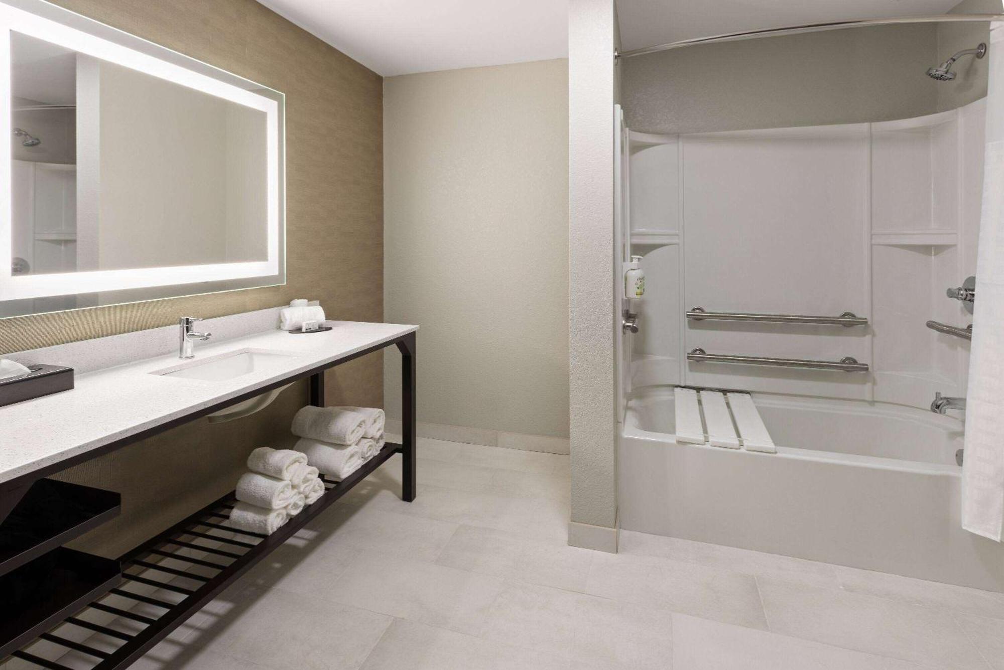 La Quinta Inn & Suites By Wyndham Memphis I-240 Extérieur photo