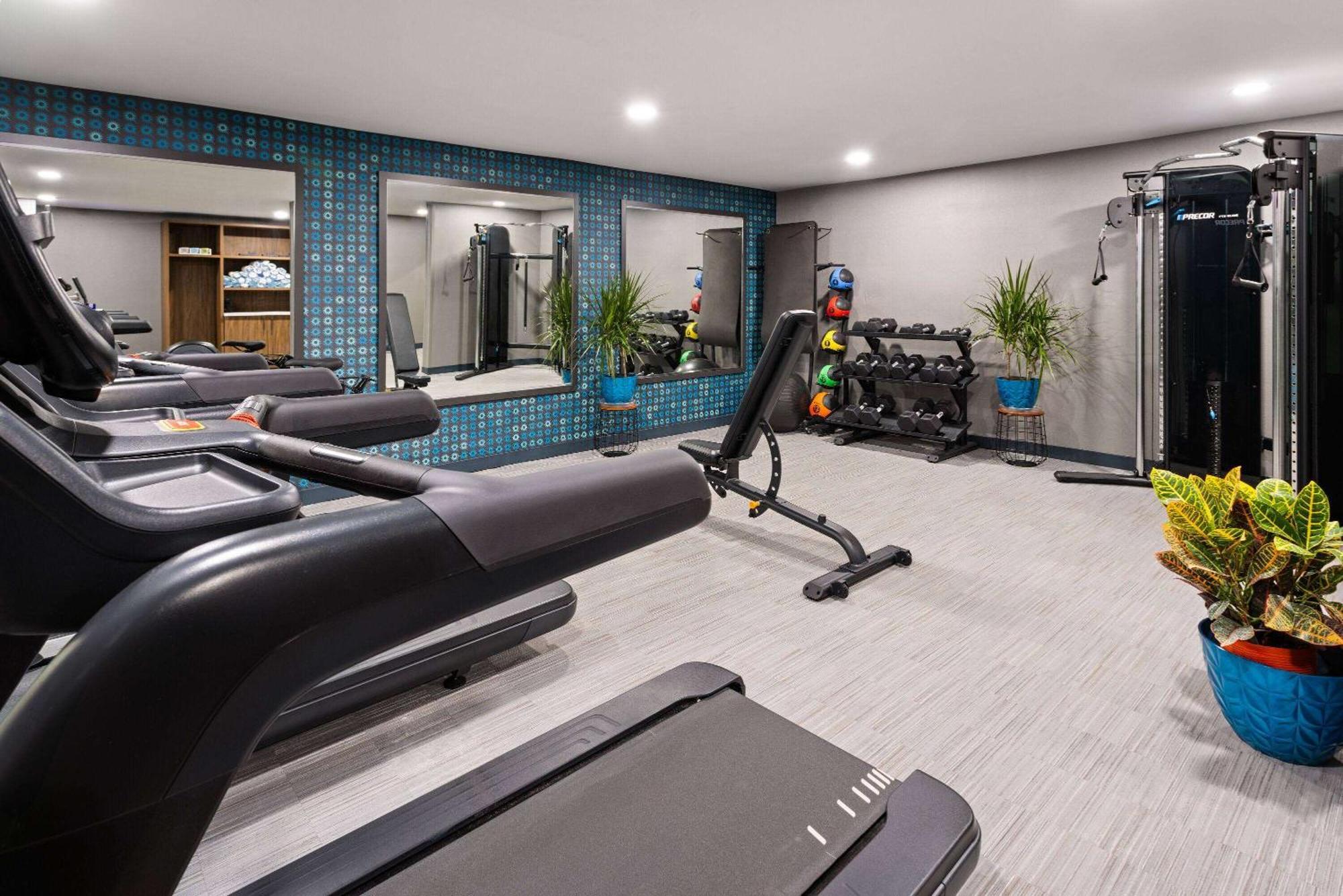 La Quinta Inn & Suites By Wyndham Memphis I-240 Extérieur photo
